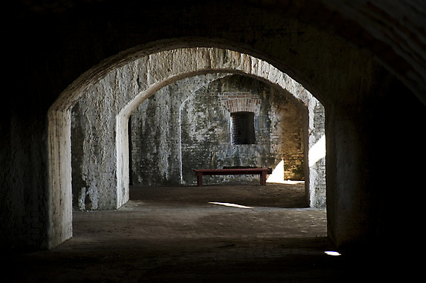 포토 JPG 해외이미지 공원 벽 여행 건축양식 벽돌 국립공원 사람없음 미국 성 역사 아치 군용 전쟁 육군 남쪽 베터리 전국 플로리다 해외202004 해외포토 건축물 공공시설 건축 북아메리카 군대 방향 파일형식 이미지허브