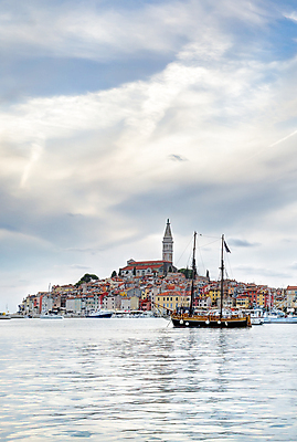 포토 JPG 해외이미지 유럽 여행 요트 건축양식 사람없음 관광지 항구 도시 보트 역사 지중해 그림 타운 크로아티아 옛날 해외202004 해외포토 건축 나라 바다 배_교통 교통시설 파일형식 이미지허브