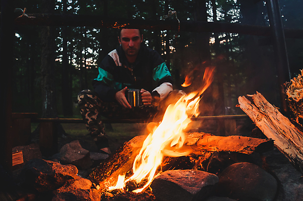포토 JPG 해외이미지 백인 커플 남자 커피 음료 여행 휴가 불꽃 휴식 요리 한명 사람 앉기 성인 야외 컵 여름 여행객 환경 어둠 캠핑 하이킹 머그컵 마시기 차 야간 저녁 장작 모닥불 캠핑장 벽난로 긍정 내추럴 연소 하이커 생존 해외202004 해외포토 자연요소 서양인 1 식기 계절 컨셉 관계 모션 불 레저 파일형식 이미지허브