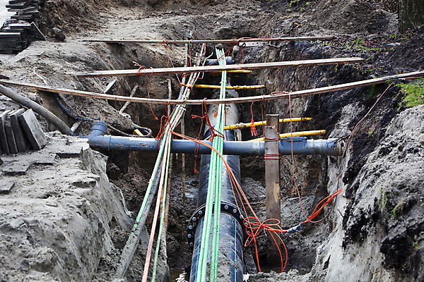 포토 JPG 해외이미지 도로 백그라운드 오렌지 통신 사람없음 야외 초록색 물 쌓기 힘 장비 에너지 업무 네트워크 구멍 땅 네덜란드 철사 튜브 섬유 지하 질서 설치 파이프라인 혼란 해외202004 해외포토 자연요소 유럽 길 컬러 컨셉 과일 교통시설 모션 직물 예절 작업 파이프_관 파일형식 이미지허브