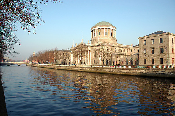 포토 JPG 해외이미지 건축양식 주택 사람없음 강 도시풍경 조각상 환경 바위 기둥 도시 재산 아일랜드 더블린 천연기념물 옛날 해외202004 해외포토 건축 유럽 풍경 건물 금융 조형물 돌_바위 파일형식 이미지허브