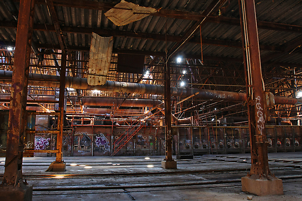 포토 JPG 해외이미지 산업 공장 벽돌 사람없음 건물 빨간색 빛 갈색 금속 어둠 광선 도시 그래피티 버리기 부식 폐허 질감 광 그런지 썩음 옛날 철강 해외202004 해외포토 건축물 컬러 공업 모션 재질 낙서 그림 파일형식 이미지허브