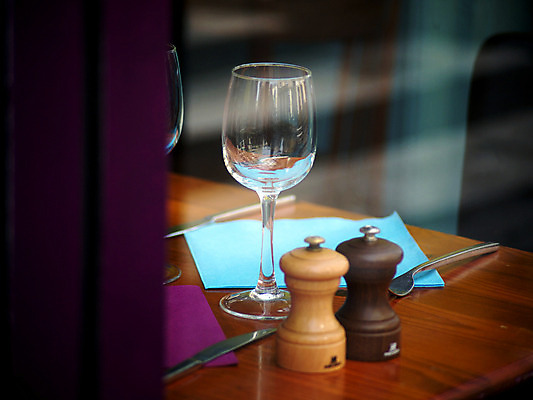 포토 JPG 해외이미지 유럽 음식 여행 유리 탁자 사람없음 반사 식당 식사 카페 프랑스 도시 설정 파리(프랑스) 해외202004 해외포토 나라 가구 재질 상점 파일형식 이미지허브