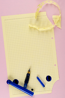 포토 JPG 해외이미지 종이 백그라운드 통신 잉크 사람없음 파란색 펜 노란색 쪽지 공백 기록 얼룩 주름 메시지 스케치 사인 문서 파일 페이지 찢어짐 시트 한조각 라일락 블러 조언 편지쓰기 목차 카피스페이스 해외202004 해외포토 1 꽃 컬러 모션 미술 필기구 편지 파일형식 이미지허브