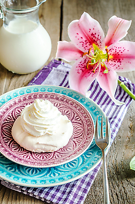 포토 JPG 해외이미지 꽃 디저트 실내 사람없음 케이크 머랭 해외202004 파블로바 해외포토 식물 음식 내부 파일형식 이미지허브