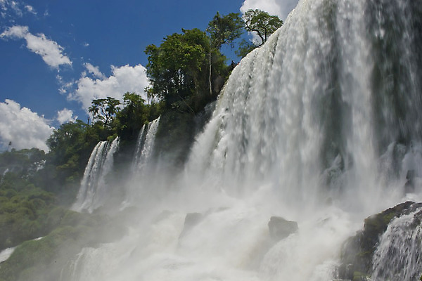 포토 JPG 해외이미지 공원 자연 파노라마 풍경 사람없음 물 강 미국 힘 폭포 젖음 흐름 세계문화유산 황무지 남아메리카 열대우림 브라질 아르헨티나 내추럴 이국적 브라질사람 해외202004 해외포토 자연요소 공공시설 컨셉 북아메리카 촬영기법 아메리카 문화재 숲 생태계 파일형식 이미지허브