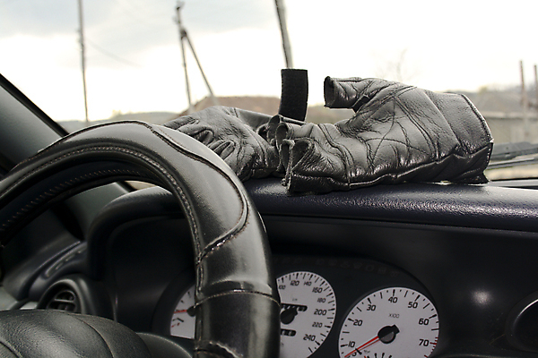 포토 JPG 해외이미지 여행 장갑 자동차 유리 앉기 사람없음 바퀴 가죽 속도 속도계 해외202004 해외포토 잡화 육상교통 모션 재질 파일형식 이미지허브