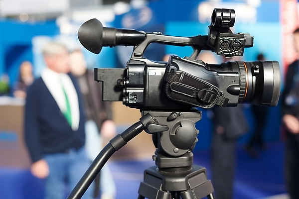 포토 JPG 해외이미지 직업 포즈 통신 사람 이벤트 사람없음 촬영 텔레비전 장비 정보 뉴스 중앙 방송 언론 동영상 생존 해외202004 해외포토 전자제품 파일형식 이미지허브