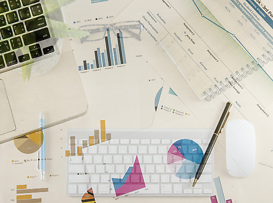 포토 JPG 해외이미지 직업 종이 백그라운드 인터넷 비즈니스 탁자 사람없음 책 노트북 스터디 컴퓨터 사무실 웹 키보드 책상 해외202004 해외포토 가구 전자제품 학습 파일형식 이미지허브