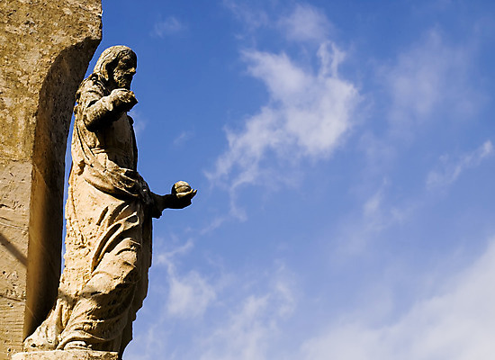 포토 JPG 해외이미지 구름 아이콘 남자 유럽 종교 얼굴 조각 해부 하늘 근육 그림자 사람없음 빛 스터디 조각상 바위 예수 중세 지중해 묘사 질감 서식 천연기념물 귀족 몰타섬 복잡 석회암 솜씨 해외202004 해외포토 자연요소 나라 바다 섬 컨셉 의학 사람 신체부위 학습 조형물 암석 돌_바위 신_종교 역사 몰타 파일형식 이미지허브