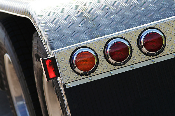 포토 JPG 해외이미지 산업 여행 비즈니스 교통시설 자동차 사람없음 빨간색 초록색 빛 컬러풀 금속 미국 거울 회색 운전 화물 흰색 램프 바퀴 운반 운전사 상품 지시 엉덩이 묘사 속도 타이어 트랙터 짐차 트레일러 물류 옛날 해외202004 해외포토 직업 육상교통 컬러 교통 북아메리카 모션 재질 조명 신체부위 운송업 농기계 시설 특수차량 파일형식 이미지허브