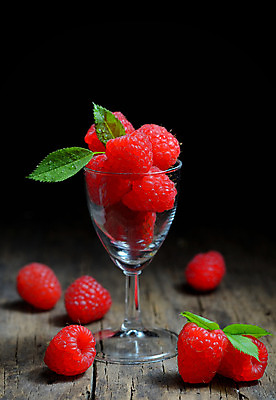 포토 JPG 해외이미지 열매 과일 재료 디저트 건강 사람없음 목재 빨간색 검은색 신선 그룹 선택 달콤 떨어짐 이슬 작음 먹기 가득함 날것 산딸기 슛 내추럴 채식주의자 해외202004 해외포토 나무 식물 음식 컬러 컨셉 모션 맛 크기 채식 파일형식 이미지허브