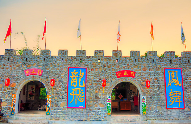 포토 JPG 해외이미지 전통 디자인 종교 길 선 건축양식 태국 지붕 미술 동양인 사람없음 건물 장식 컬러풀 조각상 마을 탑 정원 축제 중국 수확 기도 용 사찰 역사 재산 황금 심볼 명상 신성 천국 동쪽 신앙심 옛날 해외202004 해외포토 건축물 건축 아시아 컬러 농업 종교건축 문화예술 인종 금융 조형물 방향 파일형식 이미지허브