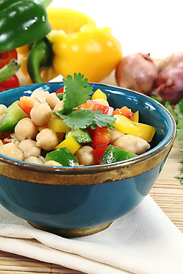 포토 JPG 해외이미지 접시 아시아 음식 채소 피망 동양인 사람없음 빨간색 초록색 노란색 샐러드 신선 고수 완두콩 병아리콩 채식주의자 해외202004 해외포토 식기 나라 컬러 콩 인종 향신료 채식 파일형식 이미지허브