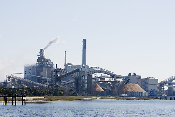 포토 JPG 해외이미지 식물 산업 종이 건축양식 공장 하늘 직장 굴뚝 사람없음 건물 목재 파란색 쌓기 환경 제조 수증기 방앗간 배기가스 복잡 해외202004 해외포토 나무 건축물 건축 컬러 컨셉 회사 재료 공업 모션 파일형식 이미지허브