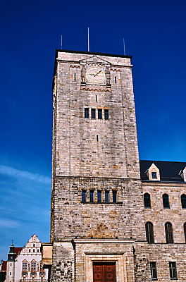 포토 JPG 해외이미지 유럽 시계 건축양식 창문 하늘 거리 주택 사람 사람없음 건물 탑 바위 도시 사암 폴란드 해외202004 해외포토 건축물 건축 나라 돌_바위 파일형식 이미지허브