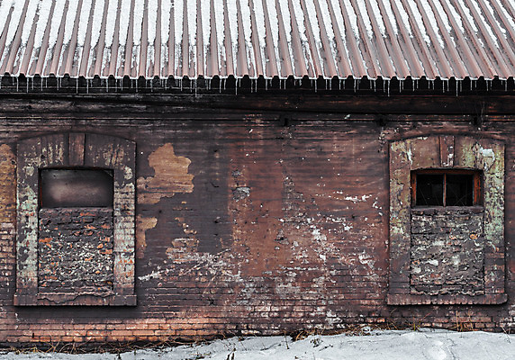 포토 JPG 해외이미지 계절 벽 겨울 창문 지붕 주택 돌담 사람없음 건물 손상 추위 버리기 전쟁 비극 우크라이나 파멸 해외202004 해외포토 건축물 유럽 컨셉 모션 담장 돌_바위 파일형식 소멸 이미지허브