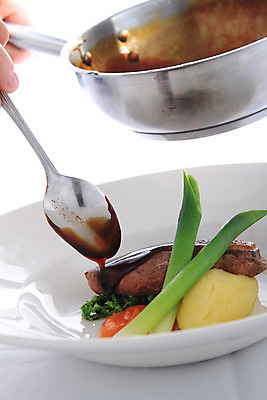 포토 JPG 해외이미지 음식 육류 요리 사람없음 주방 요리사 식사 저녁식사 신선 시간 붓기 자르기 서비스 준비 점심식사 해외202004 해외포토 직업 식재료 모션 파일형식 이미지허브