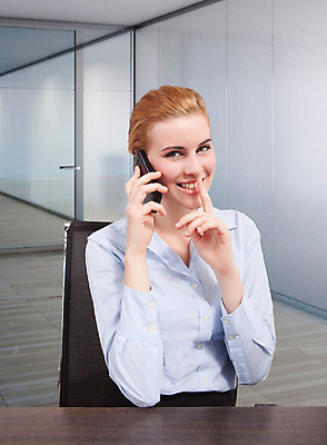 포토 JPG 해외이미지 백인 응시 여자 컨셉 비즈니스 통신 청소년 성공 커뮤니케이션 아이디어 대화 웃음 정장 손짓 성인 두명 스마트폰 금발 사무실 침묵 직장인 비즈니스우먼 전문직 토론 비밀 귓속말 자르기 전화기 블라우스 옷입기 비서 고립 마케팅 지능 해외202004 해외포토 서양인 직업 헤어스타일 시선 옷 상의 모션 표정 말하기 사람 핸드폰 스마트기기 소리 파일형식 이미지허브