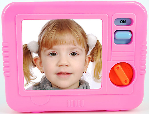 포토 JPG 해외이미지 백인 여자 딸 얼굴 어린이 한명 사람 청춘 장난감 머리 스크린 텔레비전 흰색 표현 달콤 만족 천진난만 해외202004 해외포토 서양인 1 감정 컬러 컨셉 가족 신체부위 전자제품 맛 파일형식 이미지허브