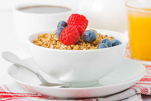 포토 JPG 해외이미지 커피 음식 과일 건강 사람없음 갈색 식사 견과류 사발 아침식사 오렌지주스 시리얼 블루베리 산딸기 건포도 작살 귀리 해외202004 해외포토 음료 컬러 포도 곡류 사기그릇 과일주스 건과일 파일형식 이미지허브