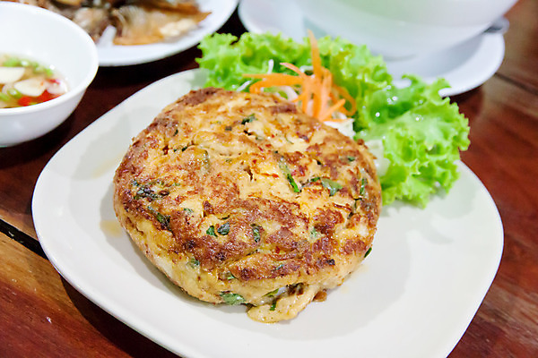 포토 JPG 해외이미지 음식 토마토 채소 탁자 양파 요리 사람없음 빨간색 노란색 식사 튀김 아침식사 건강식 오믈렛 개조 해외202004 해외포토 컬러 가구 계란요리 파일형식 이미지허브