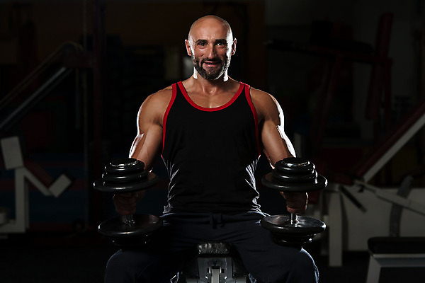 포토 JPG 해외이미지 백인 라이프스타일 응시 남자 얼굴 스포츠 중년 신체 성공 근육 실내 건강 한명 사람 운동 스트레칭 어둠 힘 아령 헬스장 장비 작업 무게 선탠 결심 시원함 보디빌딩 집중 피부 근육질 대머리 언론 무거움 궤 이두근 그루밍족 해외202004 해외포토 서양인 1 헤어스타일 시선 컨셉 성인 내부 생활 신체부위 뷰티 헬스 몸매 파일형식 이미지허브