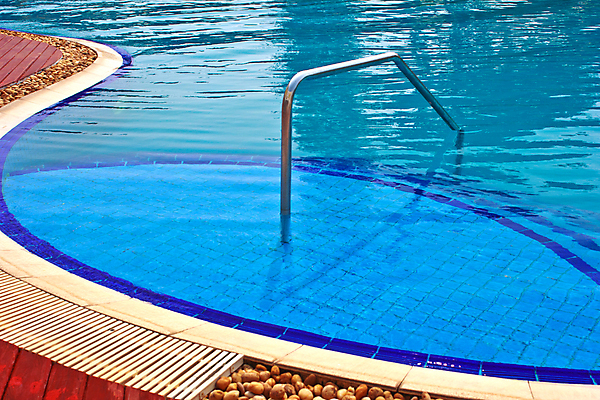 포토 JPG 해외이미지 여행 곡선 사다리 휴가 휴식 수영장 사람없음 야외 가로 물 여름 운동 젖음 신선 투명 해외202004 해외포토 자연요소 계절 선 컨셉 건강 도구 파일형식 이미지허브