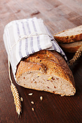 포토 JPG 해외이미지 스튜디오촬영 전통 음식 빵 조각 백그라운드 건강 옥수수 요리 씨앗 사람없음 목재 세로 갈색 활발 껍질 시골 신선 맛 아침식사 바게트 낟알 시리얼 밀 굽기 먹기 유기농 슬라이스 덩어리 내추럴 페스츄리 핸드메이드 호밀 해외202004 해외포토 나무 식물 웰빙 컬러 컨셉 재료 모션 곡류 실내 식사 구이 파일형식 이미지허브