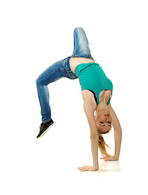 포토 JPG 해외이미지 백인 1 응시 여자 스포츠 포즈 백그라운드 실내 건강 그림자 한명 사람 성인 운동 카메라 댄서 흰색 자르기 싸움 슛 체조 고립 해외202004 해외포토 서양인 직업 시선 컬러 모션 내부 전자제품 파일형식 이미지허브