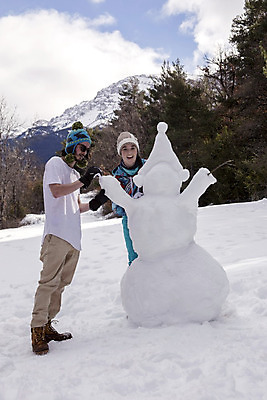 포토 JPG 해외이미지 나무 라이프스타일 커플 행복 백그라운드 겨울 가족 청소년 자연 눈사람 하늘 휴가 산 함께함 사람 성인 야외 두명 10대 기쁨 추위 흰색 숲 만들기 언니 남동생 눈내림 성인남자만 성인여자만 해외202004 해외포토 식물 계절 감정 컬러 컨셉 관계 모션 눈_날씨 생활 생태계 자매 동생 남자만 여자만 성인만 파일형식 이미지허브