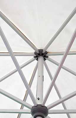 포토 JPG 해외이미지 디자인 백그라운드 패턴 우산 프레임 실내 사람없음 야외 여름 빛 태양 금속 맑음 덮개 흰색 막대기 보호 정상 그늘 묘사 오브젝트 질감 양산 가림막 해외202004 해외포토 자연요소 계절 컬러 컨셉 무늬 재질 날씨 내부 뚜껑 파일형식 이미지허브