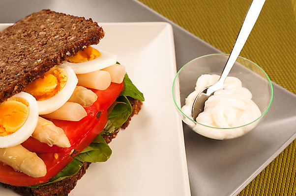 포토 JPG 해외이미지 1 빵 조각 토마토 채소 부분 샌드위치 건강 사람없음 가로 신선 상추 가득함 아스파라거스 슬라이스 서빙 폭식 채식주의자 해외202004 해외포토 음식 채식 파일형식 이미지허브