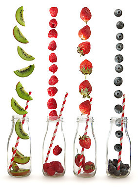 포토 JPG 해외이미지 열매 음료 음식 다이어트 과일 유리 딸기 건강 키위 빨대 사람없음 칵테일 항아리 자르기 블루베리 밀짚 고립 스무디 디톡스 슈퍼푸드 해외202004 해외포토 식물 모션 재질 주류 도자기 짚 건강식품 파일형식 이미지허브