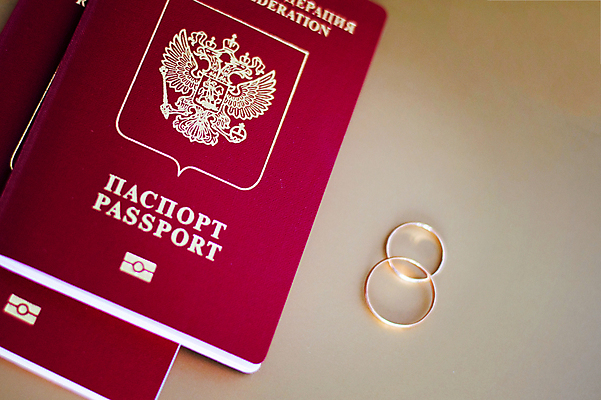 포토 JPG 해외이미지 커플 종이 길 여행 결혼 백그라운드 2 가족 관계 결혼식 남편 휴가 사랑 사람없음 빨간색 빛 유행 동전 흰색 축하 반지 아내 쌍 황금 보석 심볼 문서 여권 신분 소재 다이아몬드 약혼 시민 고립 전국 해외202004 해외포토 감정 컬러 컨셉 돈 장신구 이벤트 광석 약속 국민 파일형식 이미지허브