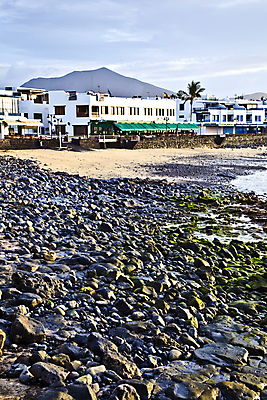 포토 JPG 해외이미지 나무 도로 길 벽 바다 섬 가로등 아침 휴가 산 손바닥 풍경 사람없음 빛 마을 산책로 스페인 언덕 속도 휴양지 이국적 해외202004 해외포토 주간 식물 손 공공시설 유럽 교통시설 장소 파일형식 이미지허브