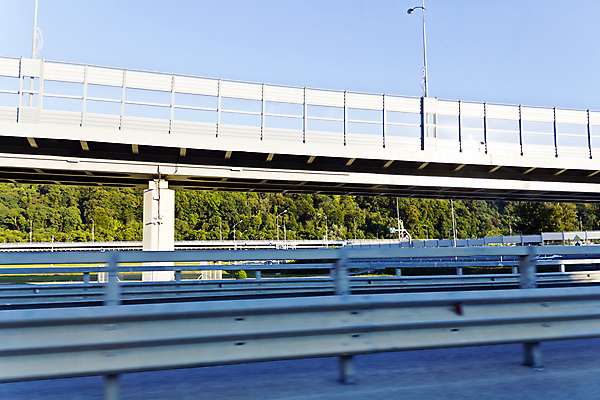 포토 JPG 해외이미지 도로 길 건축양식 사람없음 건물 금속 덮개 등불 기둥 고속도로 역 철 속도 철사 그리너리 해외202004 해외포토 건축물 건축 교통시설 재질 조명 뚜껑 파일형식 트랜드컬러 이미지허브