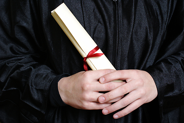 포토 JPG 해외이미지 직업 학생 손 교육 리본 종이 졸업 학교 성공 미래 졸업생 사람없음 검은색 재킷 축하 잡기 가운 의식 졸업장 대학교 골 증명서 해외202004 해외포토 옷 컬러 컨셉 모션 신체부위 외투 파일형식 이미지허브