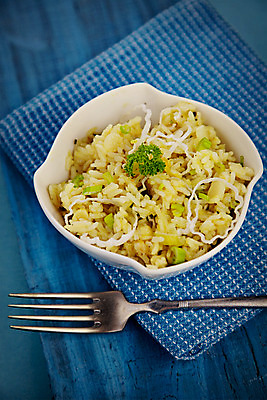 포토 JPG 해외이미지 전통 접시 문화 음식 백그라운드 포크 다이어트 채소 탁자 밥 건강 요리 사람없음 목재 초록색 노란색 주방 식사 저녁식사 이탈리아 신선 고명 맛 낟알 인도인 크림 메뉴 준비 유기농 부추 후추 점심식사 리조또 채식주의자 비건 해외202004 해외포토 외국인 나무 식기 웰빙 유럽 컬러 가구 컨셉 재료 동양인 향신료 채식 파일형식 이미지허브