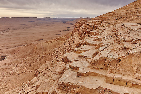 포토 JPG 해외이미지 공원 지구 모래 여행 오렌지 자연 하늘 산 풍경 사람없음 빨간색 컬러풀 햇빛 여행객 우주 일몰 하이킹 사막 바위 큼 땅 가득함 부식 산등성이 장면 분화구 동쪽 감탄 이스라엘 전국 지질학 수평선 추가 막 해외202004 해외포토 공공시설 교육 컬러 과일 레저 사람 태양 노을 돌_바위 크기 방향 생태계 화산 서아시아 파일형식 이미지허브