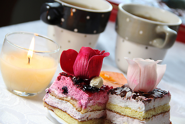 포토 JPG 해외이미지 열매 꽃잎 꽃 음식 분홍색 꽃다발 결혼 2 탁자 결혼식 휴가 디저트 발렌타인데이 선물 사랑 사람없음 내부 장식 컵 빨간색 장미 케이크 요식업 흰색 하트 축하 화려 고급 차 달콤 맛 배열 심볼 크림 열정 특별함 해외202004 해외포토 모양 식물 식기 감정 산업 음료 컬러 가구 컨셉 데이이벤트 이벤트 파일형식 이미지허브