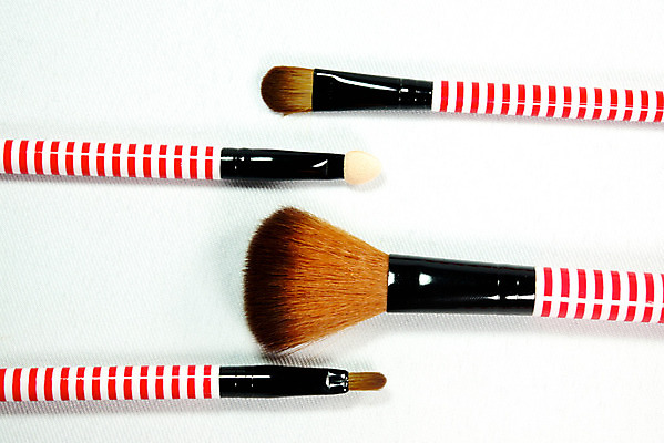 포토 JPG 해외이미지 여자 얼굴 사람없음 붓 예술가 몸단장 해외202004 해외포토 사람 신체부위 파일형식 이미지허브