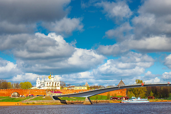포토 JPG 해외이미지 구름 전통 외관 문화 벽 여행 건축양식 하늘 벽돌 사람없음 건물 빨간색 초록색 여름 강 탑 도시 시간 성 중세 역사 보호 언덕 러시아 과거 타운 천연기념물 강화 랜드마크 러시아인 복원 세기 옛날 전국 크렘린궁전 해외202004 해외포토 자연요소 서양인 건축물 계절 건축 유럽 컬러 컨셉 모션 궁전 크렘린 파일형식 이미지허브