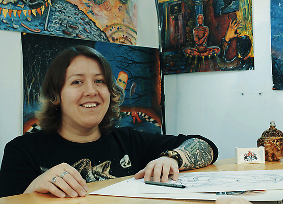 포토 JPG 해외이미지 백인 1 손 응시 여자 주택 실내 한명 사람 내부 검은색 닫기 그림 해외202004 해외포토 서양인 시선 컬러 모션 건물 신체부위 파일형식 이미지허브