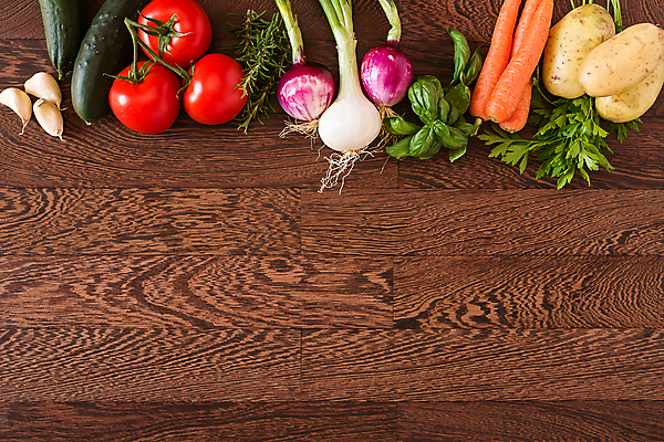 포토 JPG 해외이미지 음식 농업 토마토 채소 탁자 양파 오이 감자 실내 건강 마늘 종류 사람없음 가로 빨간색 초록색 갈색 노란색 당근 신선 상품 바질 로즈메리 내추럴 바이오 숙성 채식주의자 카피스페이스 해외202004 해외포토 산업 컬러 가구 뿌리채소 내부 공백 허브 채식 파일형식 이미지허브