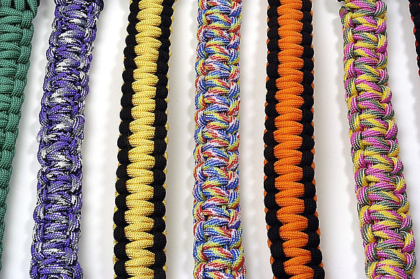 포토 JPG 해외이미지 디자인 밧줄 여행 컨셉 팔찌 교통시설 자연 새로움 선물 안전 사람없음 장식 유행 환경 힘 장비 공구 반지 원형 화려 뱀 우아함 코드 숲 접속 위험 보석 오브젝트 보안 매듭 섬유 조립 고립 손목보호대 재앙 생존 스타일 해외202004 해외포토 도형 줄 교통 장신구 파충류 도구 직물 광석 시설 생태계 파일형식 이미지허브