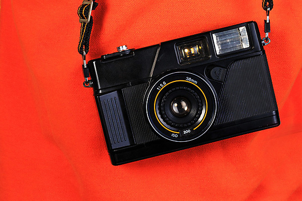 포토 JPG 해외이미지 백인 라이프스타일 얼굴 어린이 백그라운드 셔츠 신체 오렌지 부분 사람 소년 사람없음 카메라 장비 금지 수확 흰색 잡기 클래식 사진사 필름 복고 슛 쇼 비전 고립 옛날 인기 해외202004 해외포토 서양인 남자 컬러 컨셉 상의 농업 과일 모션 생활 신체부위 전자제품 작가 파일형식 이미지허브