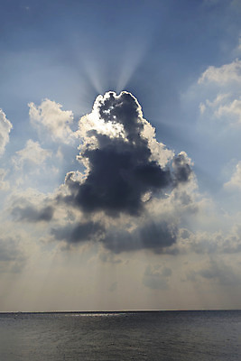 포토 JPG 해외이미지 구름 하늘 사람없음 파란색 빛 태양 희망 광선 피어싱 해외202004 해외포토 자연요소 감정 컬러 장신구 파일형식 이미지허브