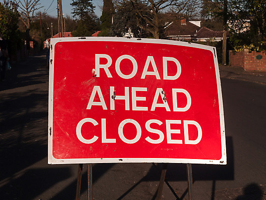 포토 JPG 해외이미지 도로 여행 겨울 교통시설 날씨 영국 잉글랜드 거리 경고 사람없음 빨간색 잠김 금지 정보 흰색 업무 고속도로 위험 땅 홍수 사인 런던 북쪽 공지사항 문제 원뿔 일반 덩어리 고립 그만 해외202004 해외포토 도형 계절 유럽 길 컬러 교통 컨셉 작업 자연재해 방향 시설 파일형식 이미지허브