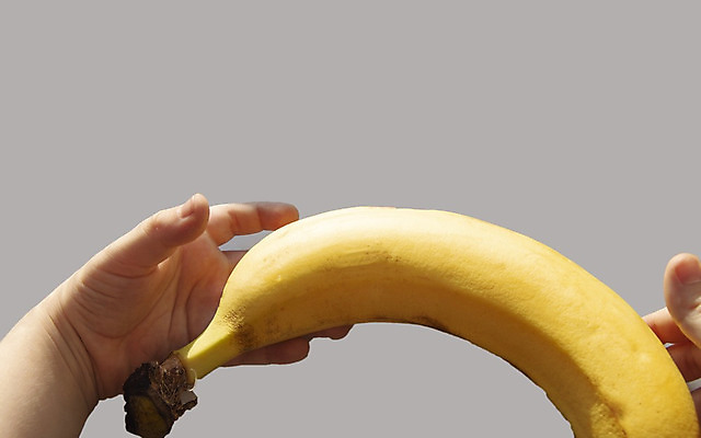 포토 JPG 해외이미지 백인 손 음식 백그라운드 다이어트 과일 디저트 바나나 건강 그림자 사람 성인 사람없음 노란색 회색 흰색 아기 신선 황금 달콤 작음 자르기 먹기 싱글 유기농 날것 걸음마 고립 미니 숙성 채식주의자 해외202004 해외포토 서양인 웰빙 컬러 모션 신체부위 맛 크기 채식 파일형식 이미지허브